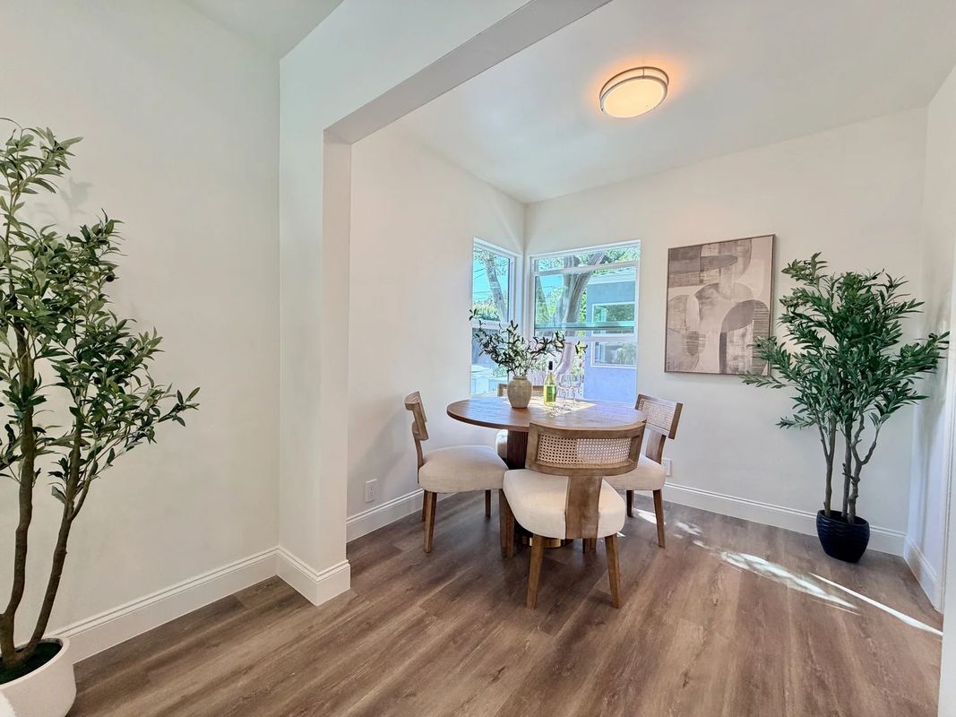 Building Photo - 2924 W Riverside Dr