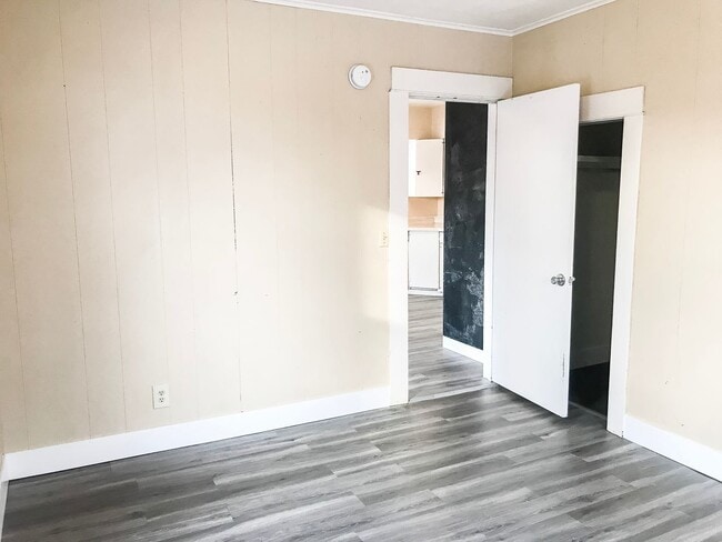 Building Photo - 917/ 917.5 West A St