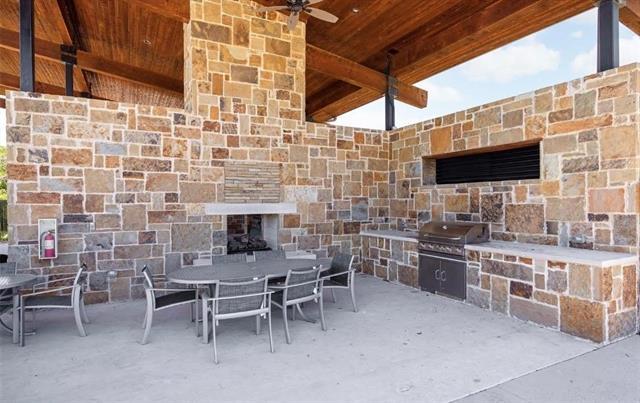 Building Photo - 636 Lazy River Dr