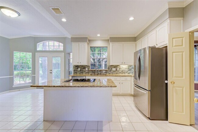 Building Photo - 16606 Shadow Path Dr