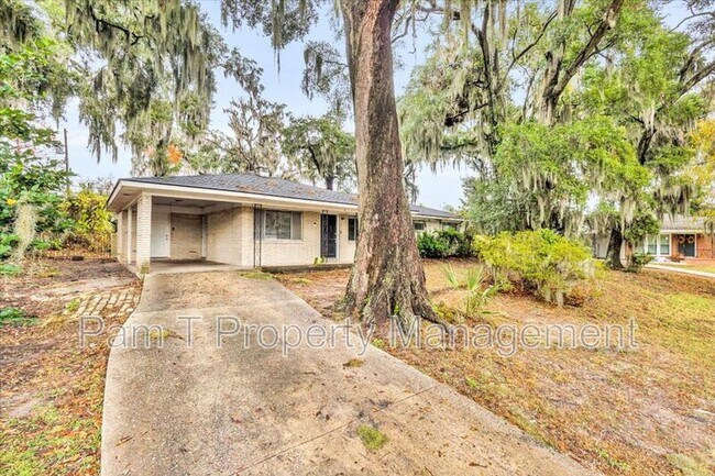 Building Photo - 15 Vineyard Dr