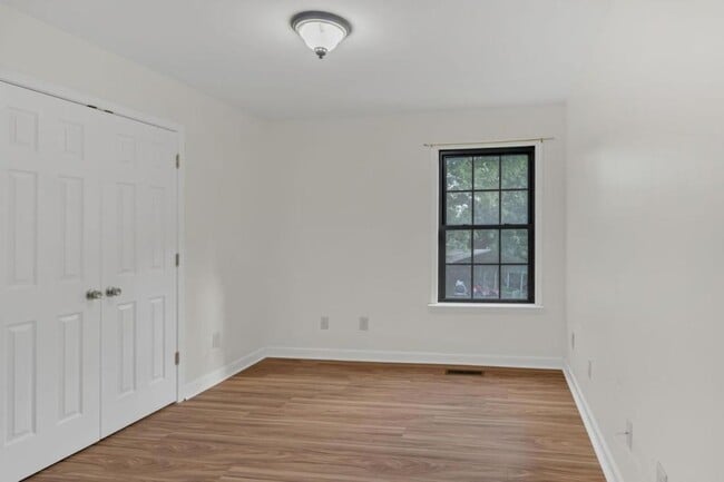 Building Photo - 459 Trina St