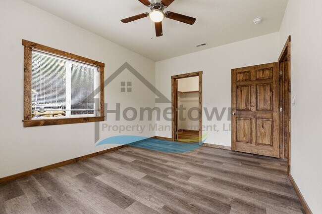 Building Photo - 2 Bedroom 1 Bathroom Home with a Single Car Garage Available in Blanchard!