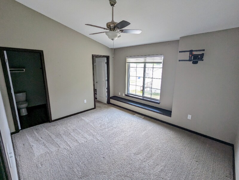 Building Photo - 486 RJ Dr