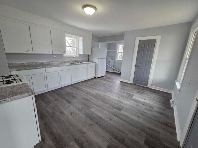 Building Photo - 3533 Douglas Ave