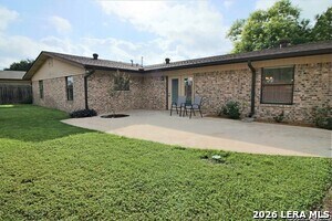Building Photo - 610 Creek Dr