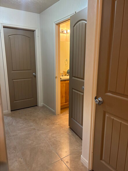 Building Photo - 593 N 50 E