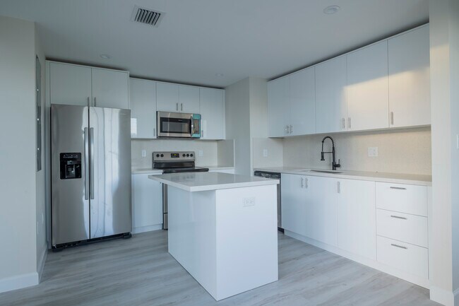 Building Photo - 18020 SW 103rd Ave