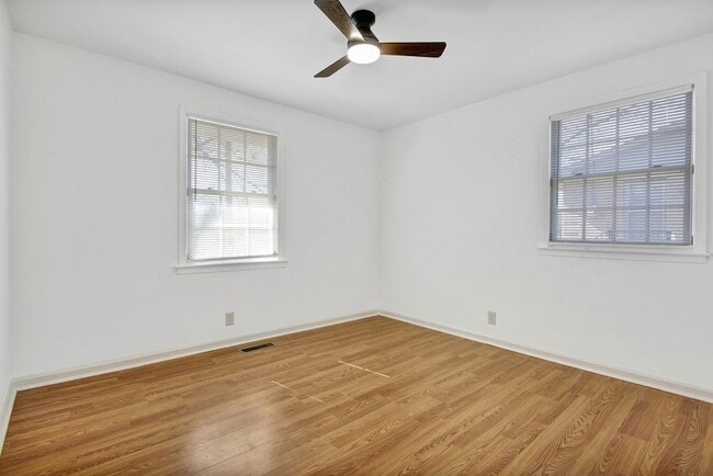 Building Photo - 238 Townes Dr