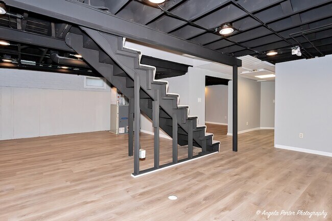 Building Photo - 40 Pine Tree Row