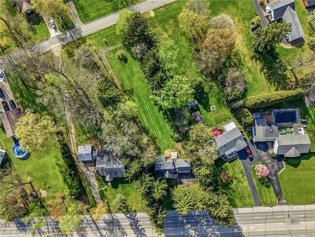 Building Photo - 1060 S Hermitage Rd