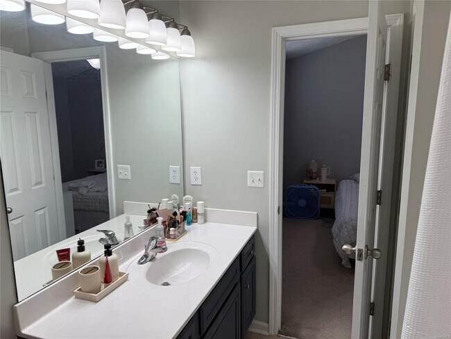 Building Photo - 2110 Winding Oak Dr