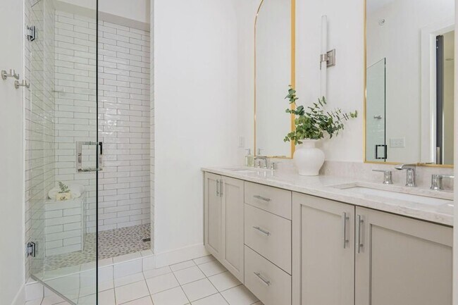 Building Photo - 2347 Hosea L Williams Dr SE