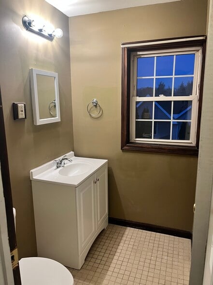 Building Photo - 35 Woodruff St