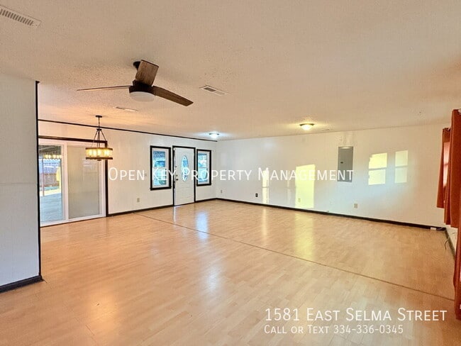 Building Photo - 1581 E Selma St