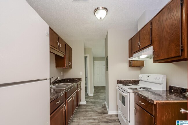 Building Photo - 541 Closhire Ln