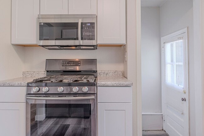 Building Photo - Spacious home for rent!