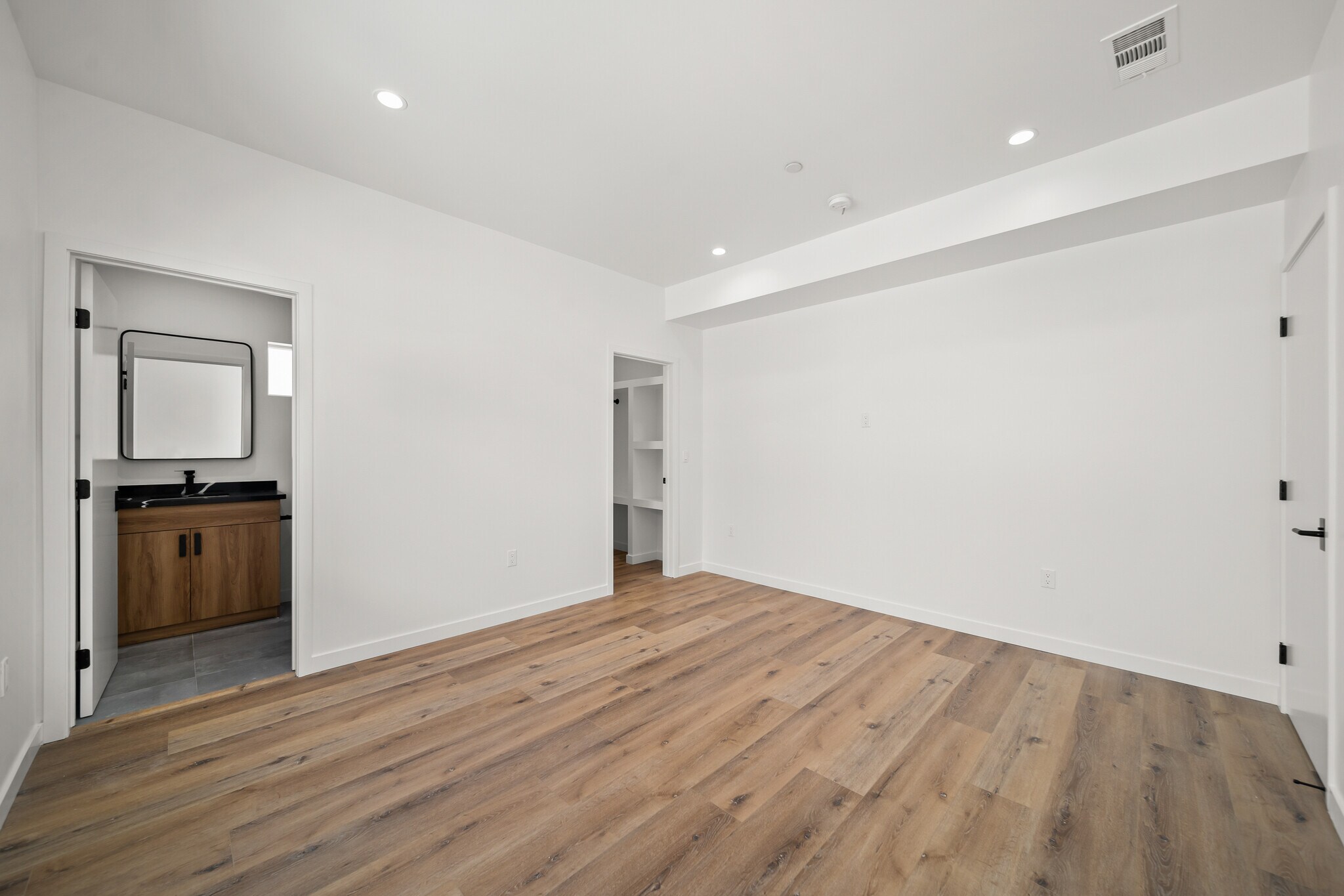 Building Photo - 6049 Craner Ave