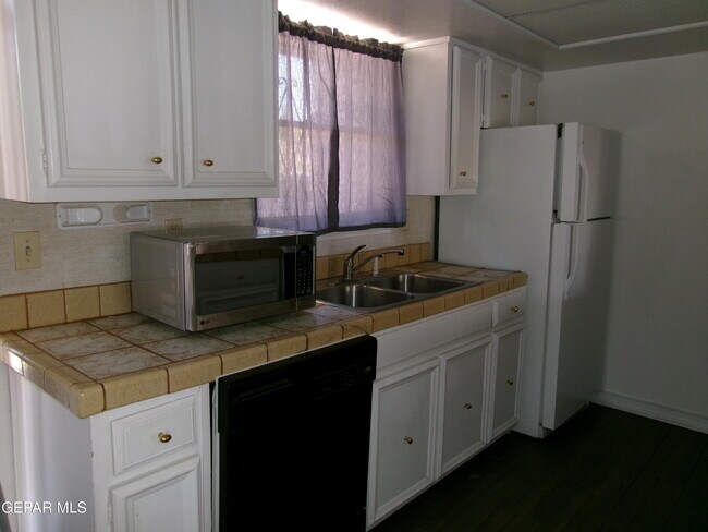 Building Photo - 6700 Escondido Dr