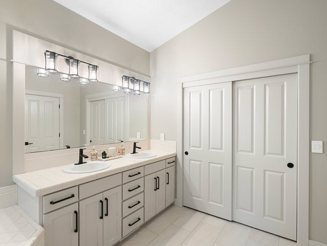 Building Photo - 1442 NE 18th Pl