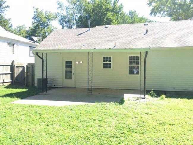 Building Photo - Charming Waldo Home! 2 Bedroom and 1 Bath