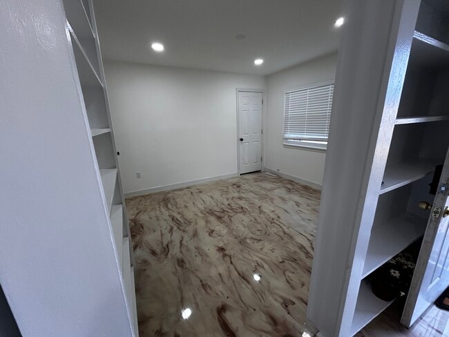 Building Photo - 6703 Cimarron St