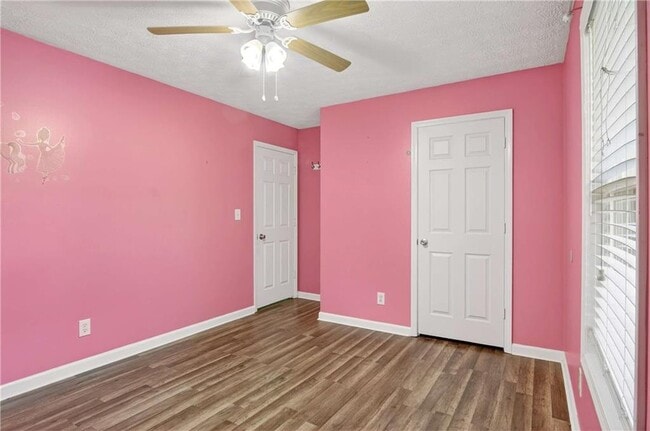 Building Photo - 808 Emerald Chase