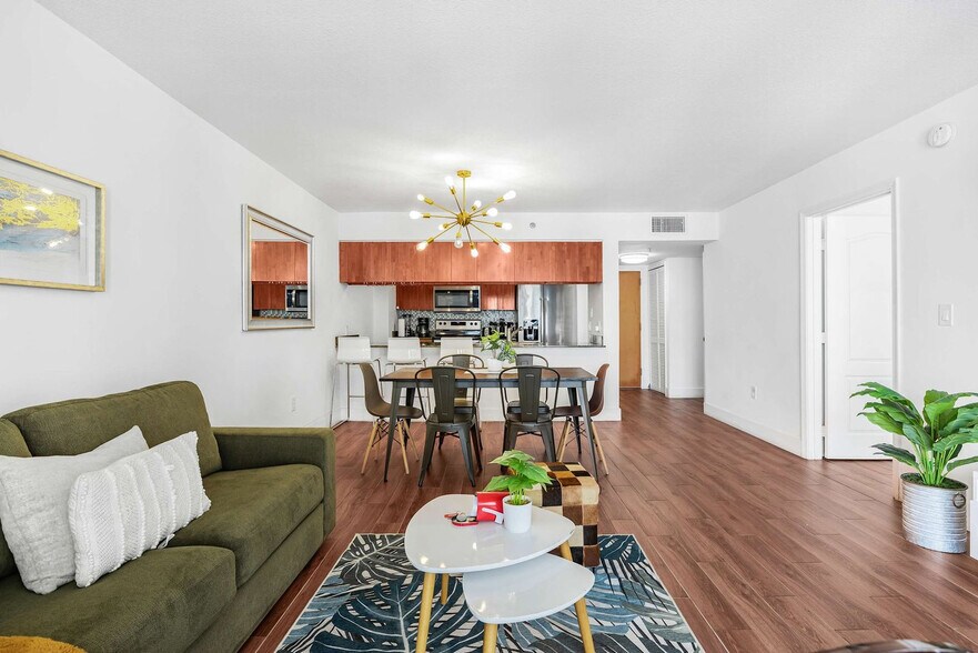 Building Photo - 1200 Brickell Bay Dr