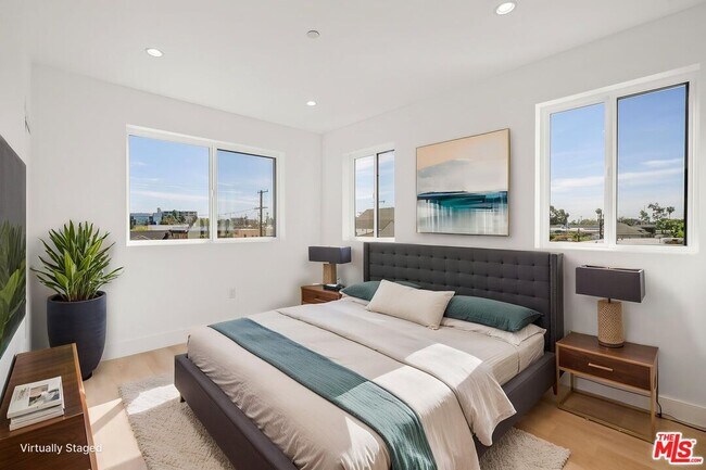 Building Photo - 1933 Magnolia Ave