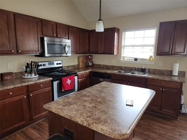 Building Photo - 1804 Cotton Blossom Way