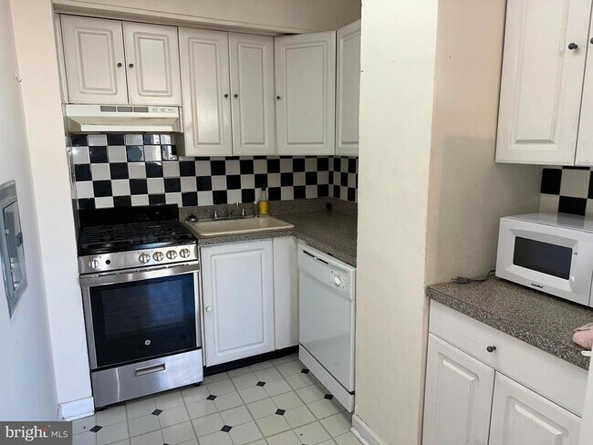 Building Photo - 2101 Chestnut St