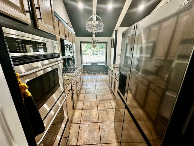 Building Photo - 7313 Camelback Dr