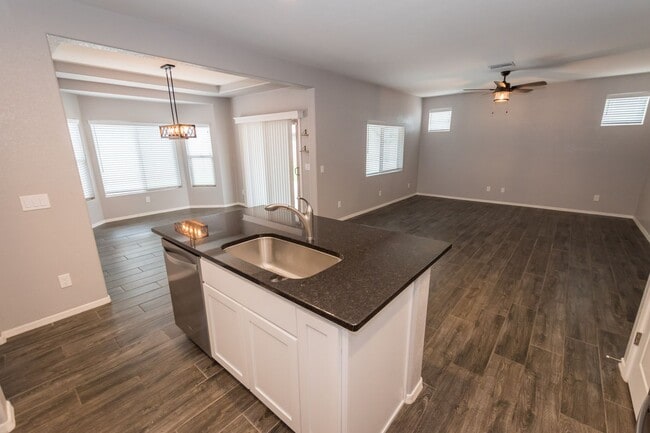 Building Photo - Beautiful 2-Story Home, 5 Bedroom, 3 Full ...