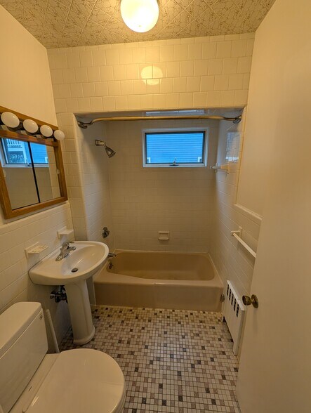 Building Photo - 33 Seven Pines Ave