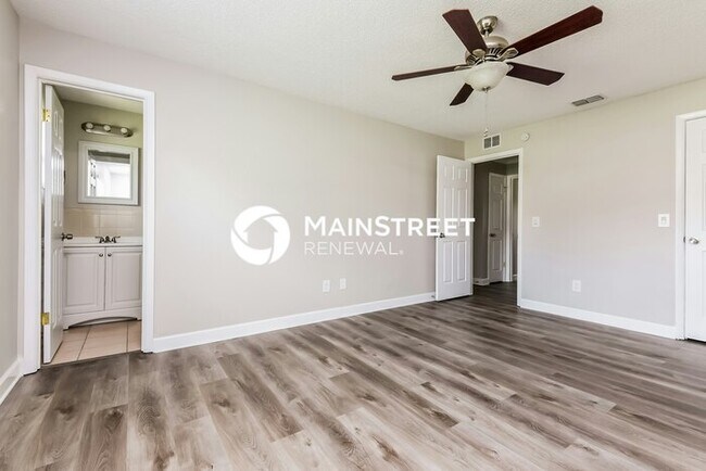 Building Photo - 3 Bedroom Pet-Friendly Home in ALTAMONTE SPRINGS, FL with Main Street Renewal