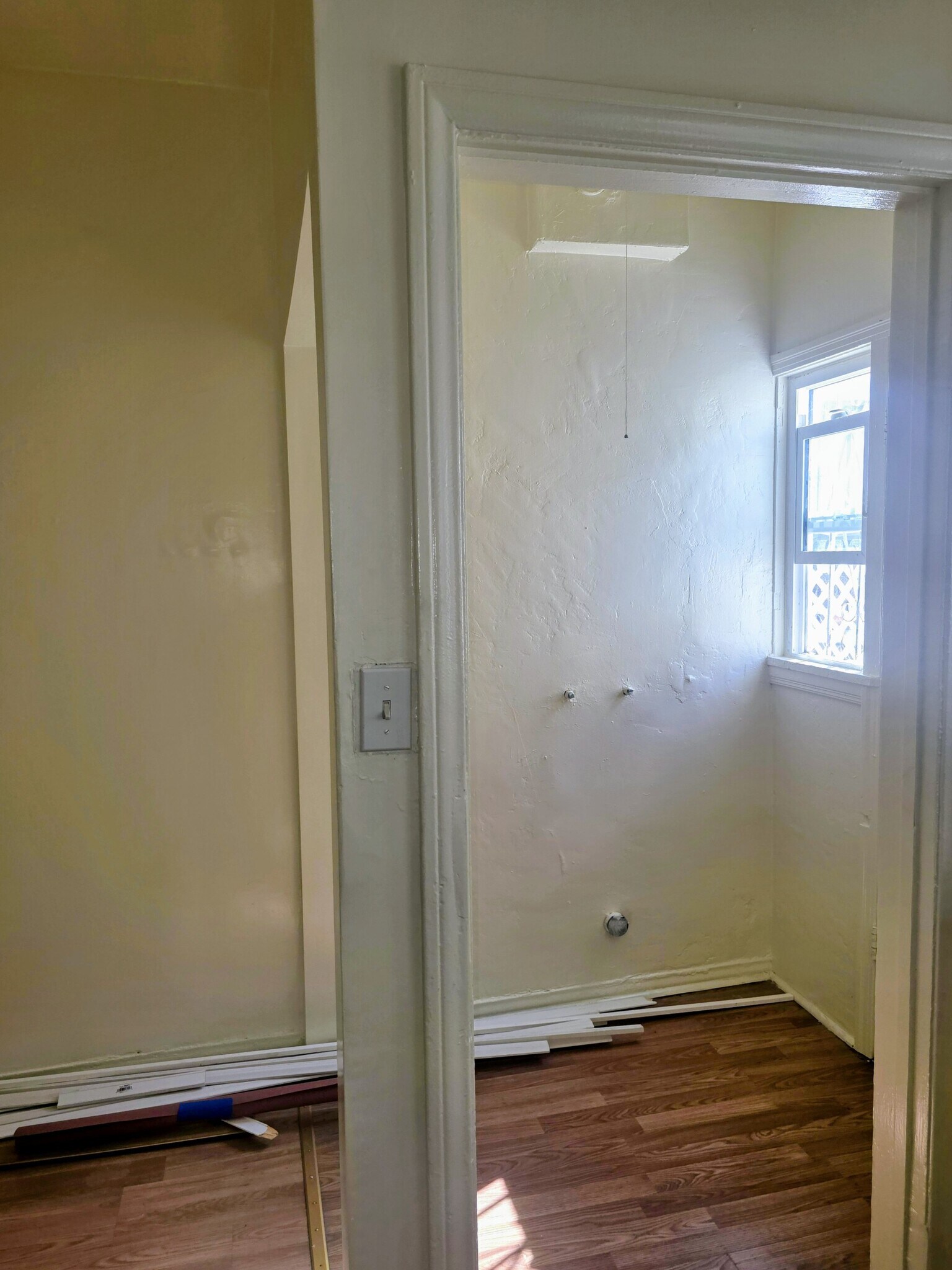 Building Photo - 2422 E 7th St