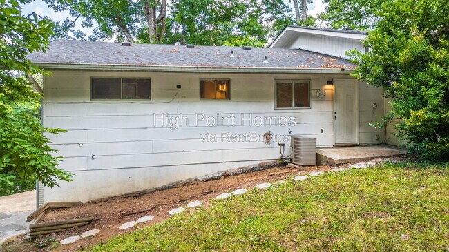 Building Photo - 204 Valley View Ave