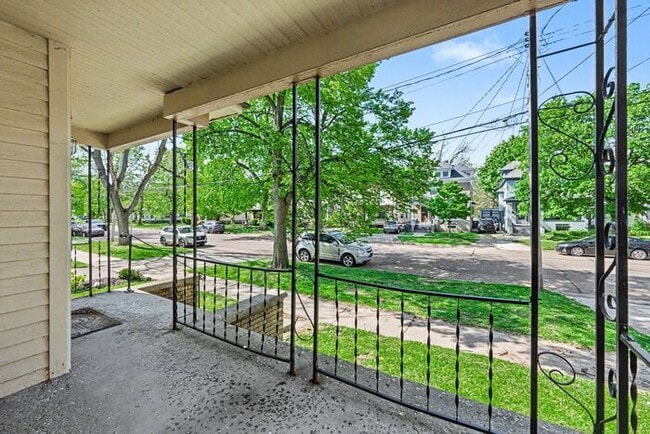 Building Photo - Charming 1-Bed/1-Bath Apartment – Newly Renovated!