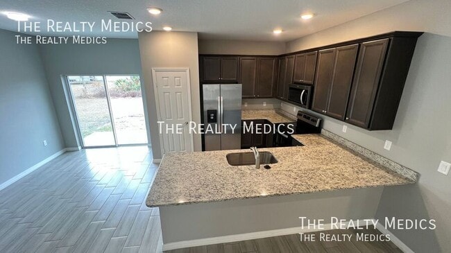 Building Photo - 1682 Waneta St SE