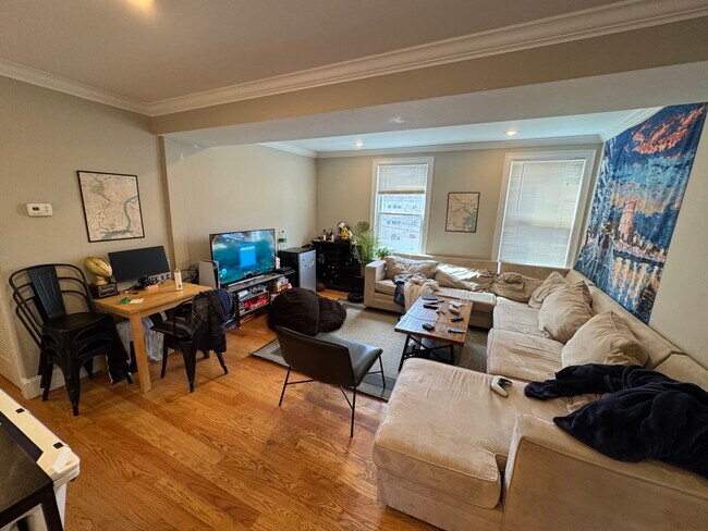 Building Photo - 183 River St