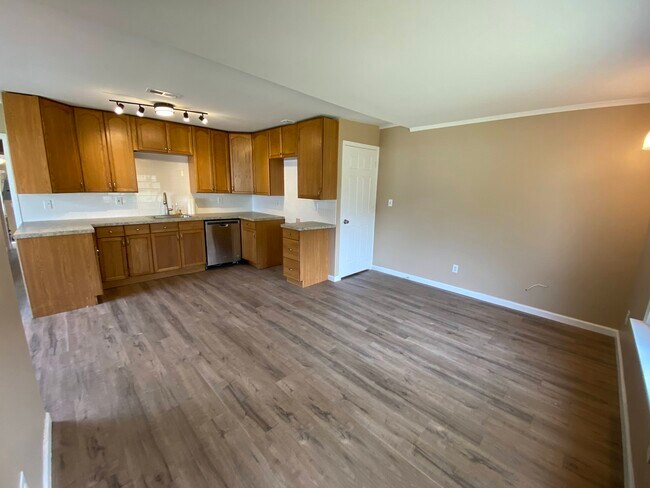 Building Photo - 35807 Schley Ave