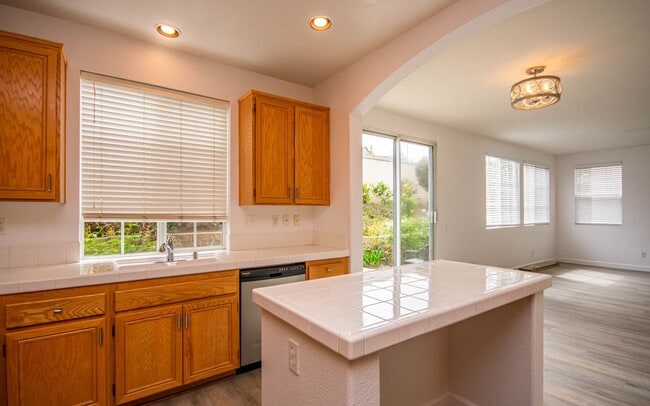 Building Photo - Stunning 3 Bedroom Home in Calavera Hills in Carlsbad
