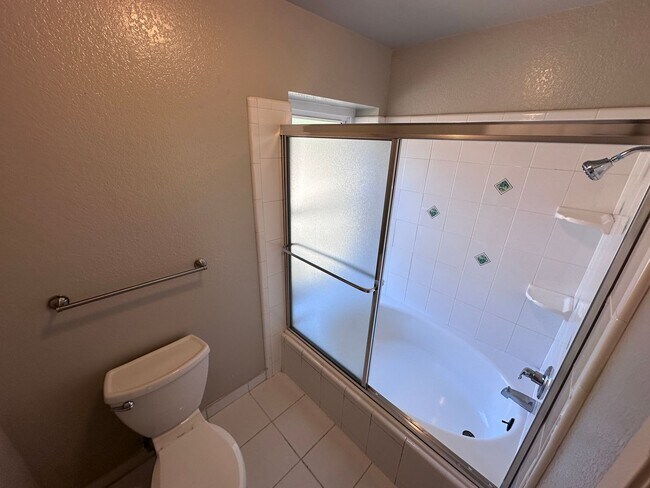 Building Photo - THIS is YOUR home, stunning 4/2 w/ AC, near Foothills