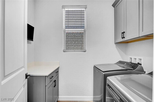 Building Photo - 318 Wind Poppy St