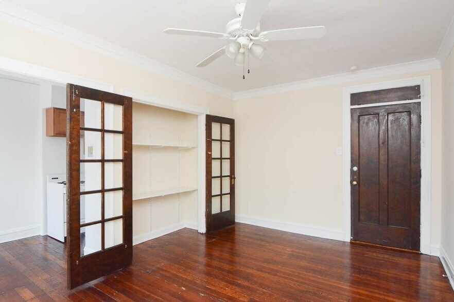 Building Photo - 4646 N Paulina St