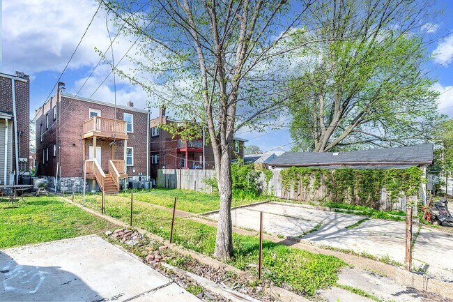 Building Photo - 3953 Tholozan Ave