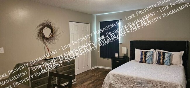 Building Photo - 2433 Meade Cir