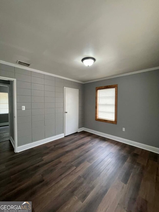 Building Photo - 113 Lakeview Dr