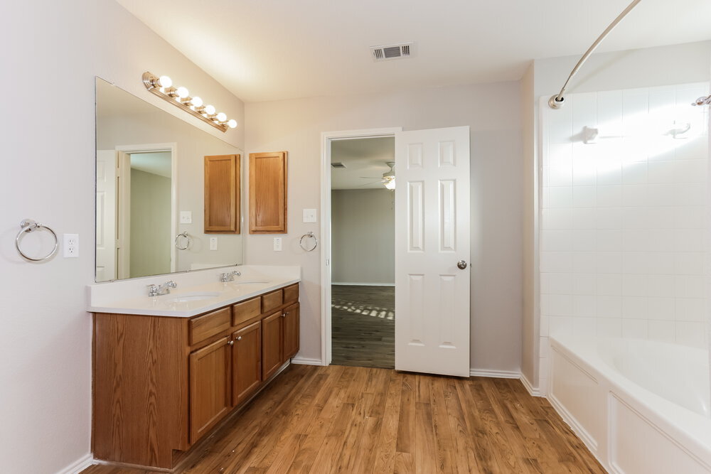 Building Photo - 7956 Meadow Spring Ln