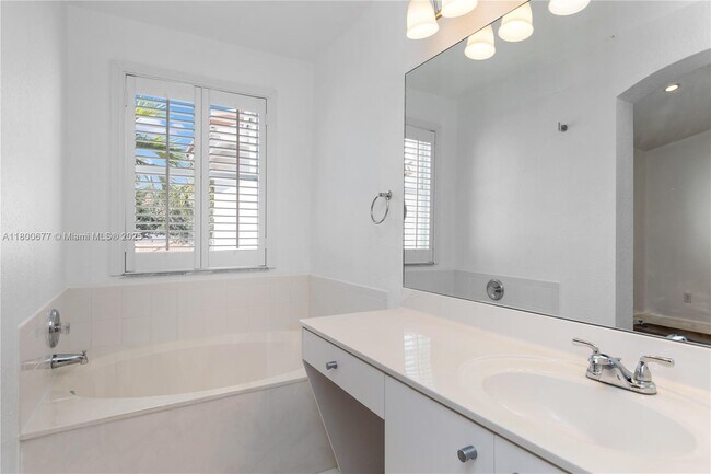 Building Photo - 935 Corkwood St